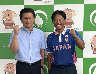 写真：地域おこし協力隊宮内渉さんがクリケットワールドカップ最終予選結果を報告