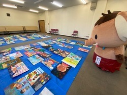 写真：みどモスと出品作品