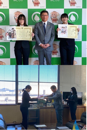 写真：「みどり市第9期高齢者保健福祉計画及び介護保険事業計画書」に掲載イラスト表彰式