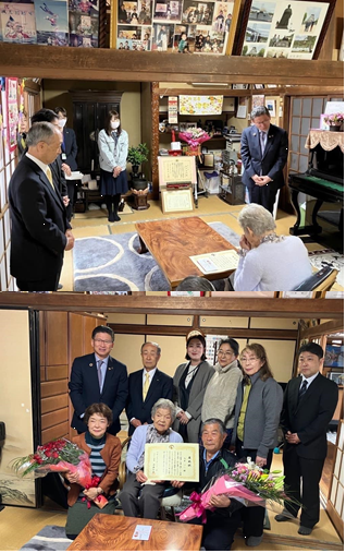 写真：百歳長寿者慶祝訪問