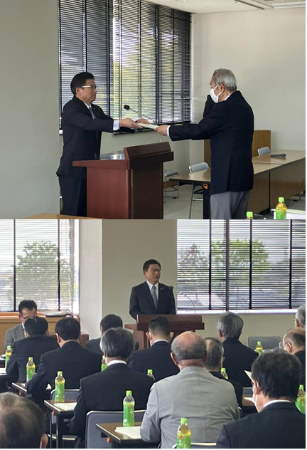 写真：区長と副区長へ委嘱状交付