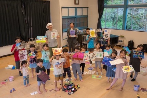 写真：小池アミイゴさんワークショップ「みどりのはなわ」