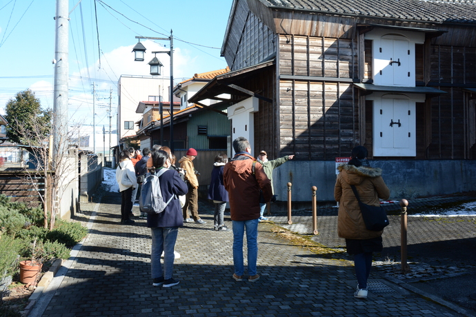 名所を巡る参加者