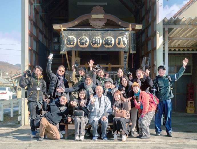 山車前での参加者等との記念撮影