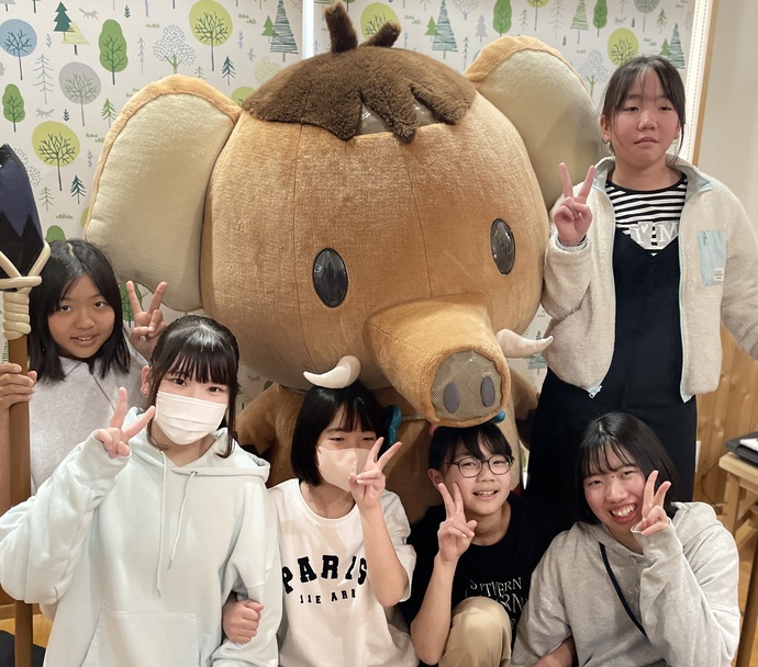 子どもたちとみどモス
