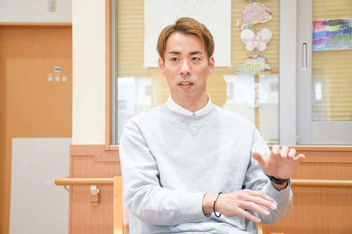 新國智之さん1