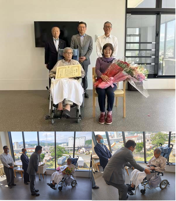 写真：百歳長寿者慶祝訪問