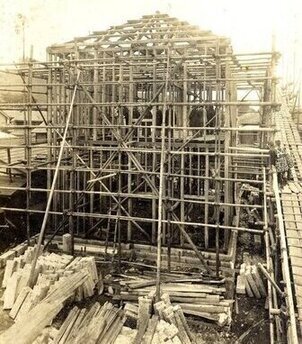 写真：建設中の旧大間々銀行