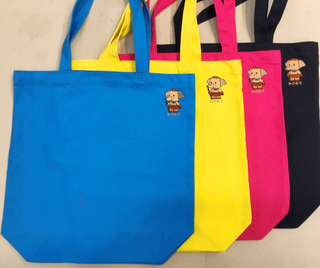 写真：みどモス刺繍入りトートバッグ