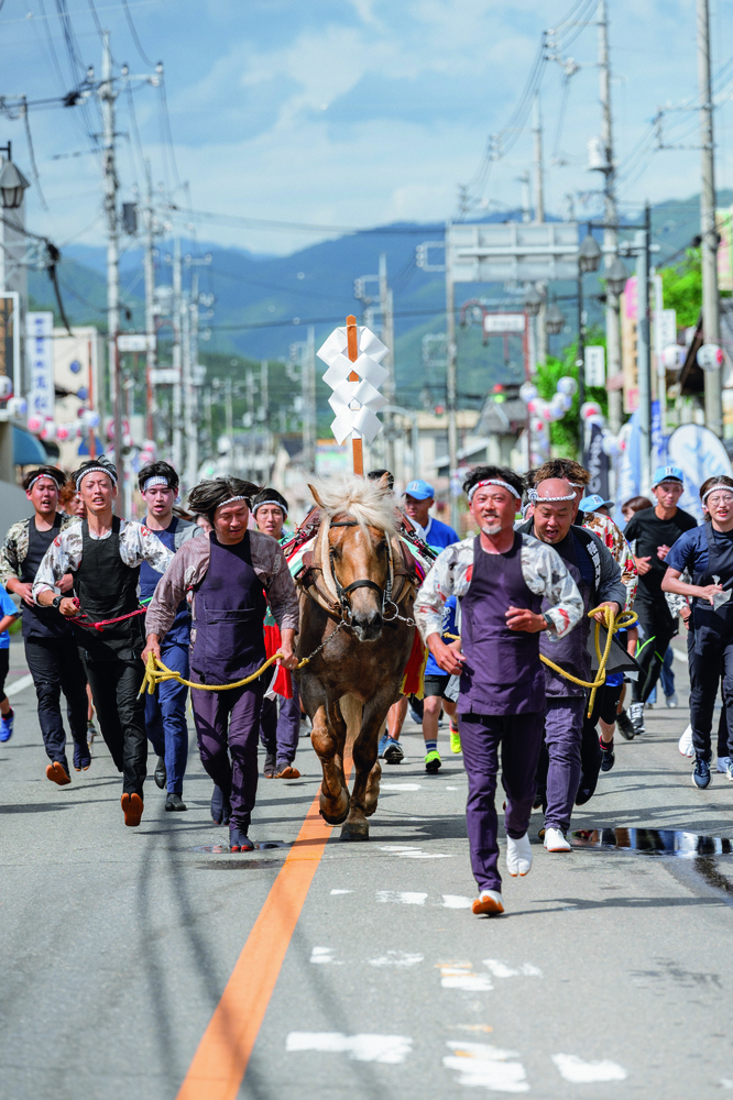 写真:神馬、駆ける
